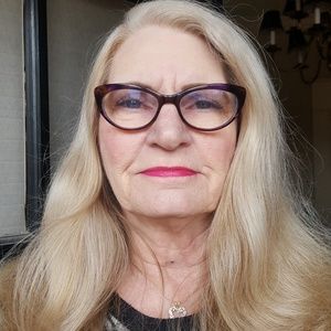 Meet your Posher, Leeann